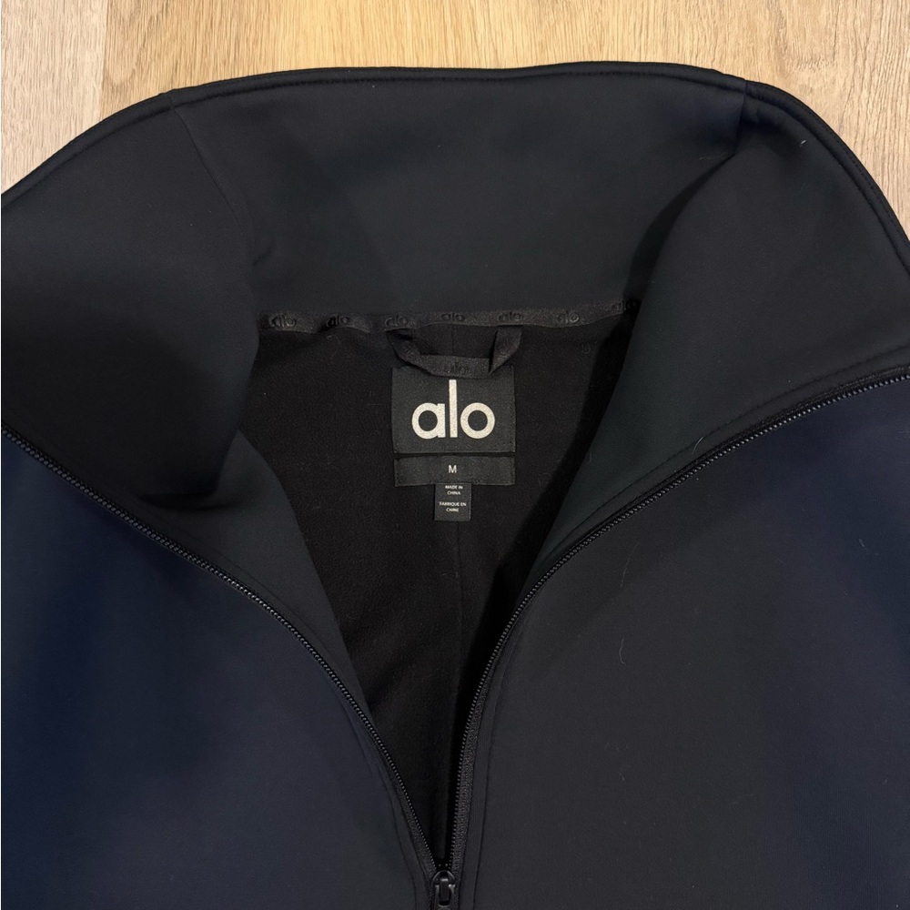 ALO Yoga Black Zip-Front Cropped Jacket - Picture 2 of 3